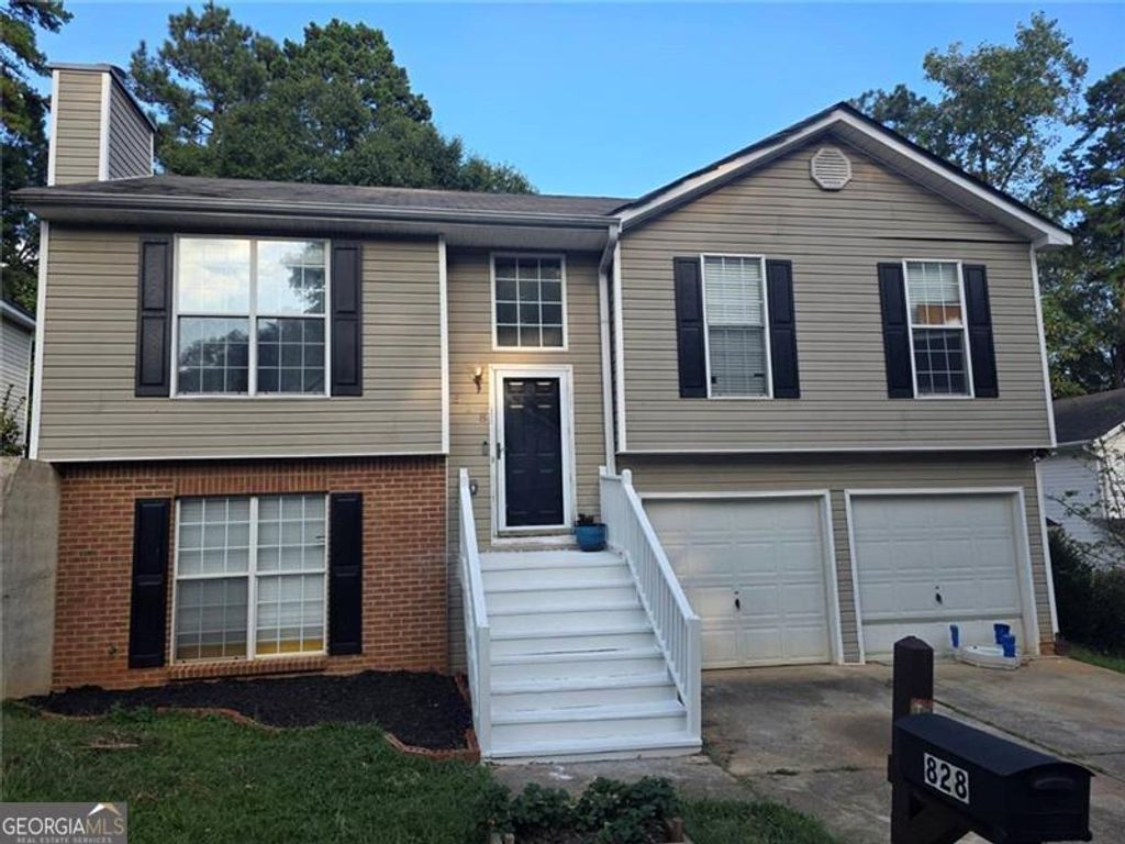 828 Tradd Court, Stone Mountain, GA 30087