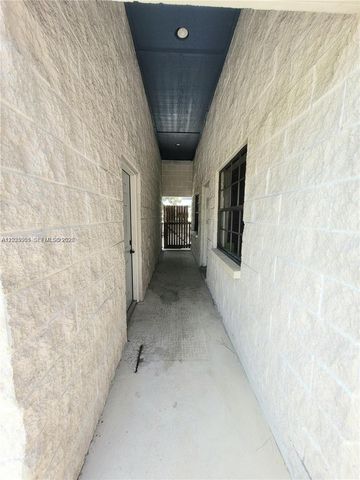 7261 140th Avenue N, West Palm Beach, FL 33412