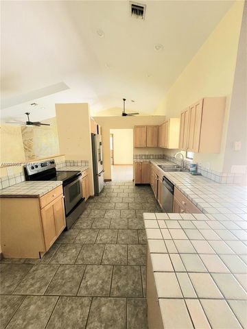 7261 140th Avenue N, West Palm Beach, FL 33412