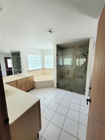 7261 140th Avenue N, West Palm Beach, FL 33412