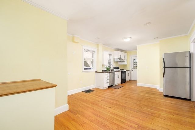 7 Orchard St 1, Newton, MA 02458