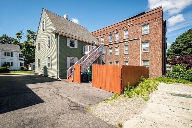 7 Orchard St 1, Newton, MA 02458