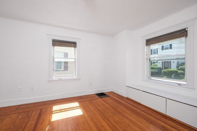 7 Orchard St 1, Newton, MA 02458