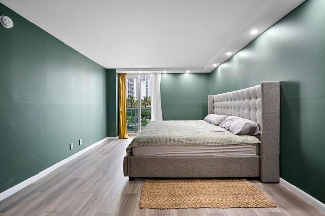 100 Bayview Drive 215, Sunny Isles Beach, FL 33160