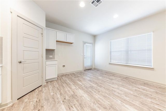 8304 Mimi LN, Austin, TX 78724