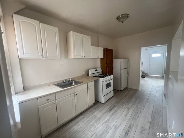 270 East Avenue, Bridgeport, CT 06610