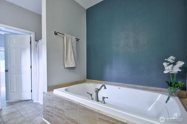 12515 Hubbard Street SE, Rainier, WA 98576
