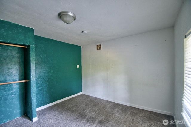 12515 Hubbard Street SE, Rainier, WA 98576