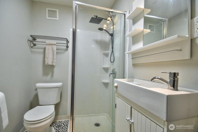 12515 Hubbard Street SE, Rainier, WA 98576