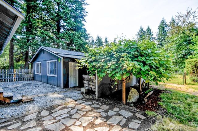12515 Hubbard Street SE, Rainier, WA 98576