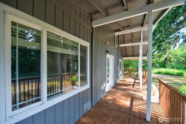 12515 Hubbard Street SE, Rainier, WA 98576