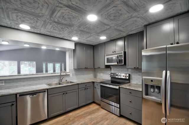 12515 Hubbard Street SE, Rainier, WA 98576