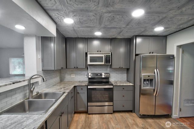 12515 Hubbard Street SE, Rainier, WA 98576