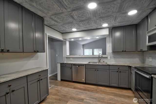 12515 Hubbard Street SE, Rainier, WA 98576