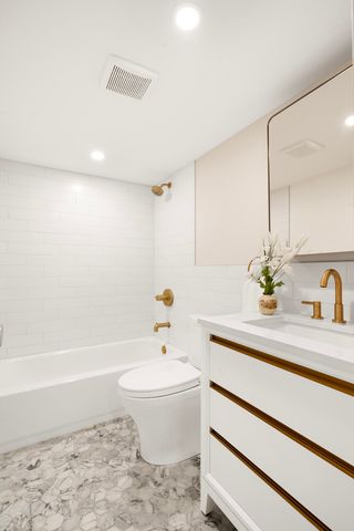 94 HAWTHORNE Street, New York City, NY 11225