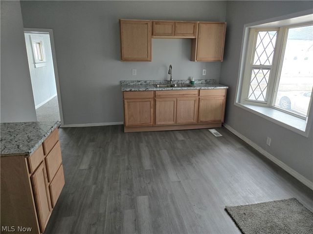 14 N Lorain Avenue N, Girard, OH 44420