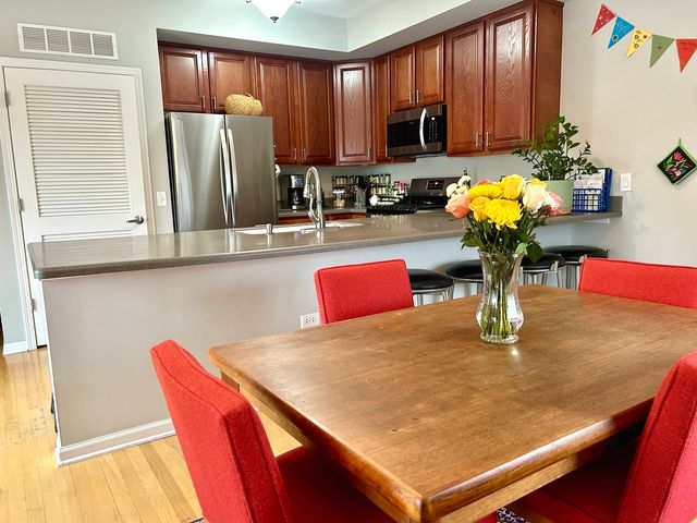 106 S Ridgeland Avenue 412, Oak Park, IL 60302