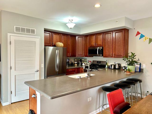 106 S Ridgeland Avenue 412, Oak Park, IL 60302