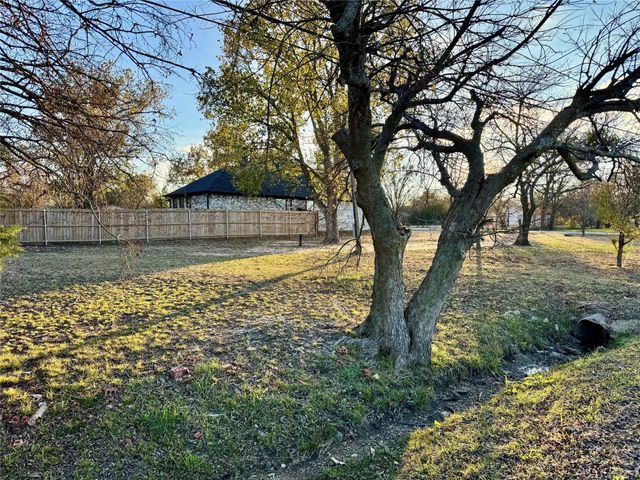 511 Beavers Drive, Southmayd, TX 75092