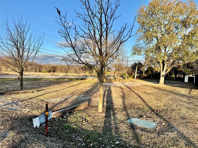 511 Beavers Drive, Southmayd, TX 75092