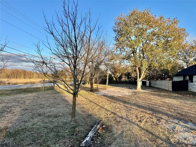 511 Beavers Drive, Southmayd, TX 75092