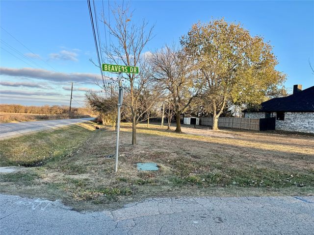 511 Beavers Drive, Southmayd, TX 75092
