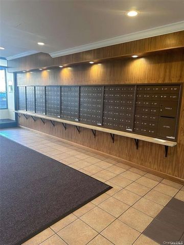 20 Wendell Street 19E, Hempstead, NY 11550