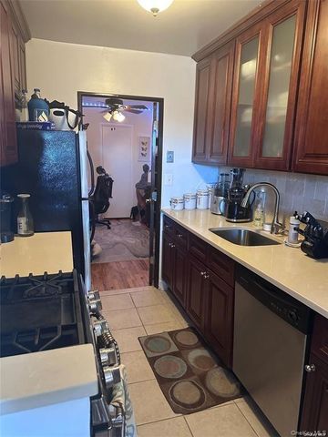 20 Wendell Street 19E, Hempstead, NY 11550