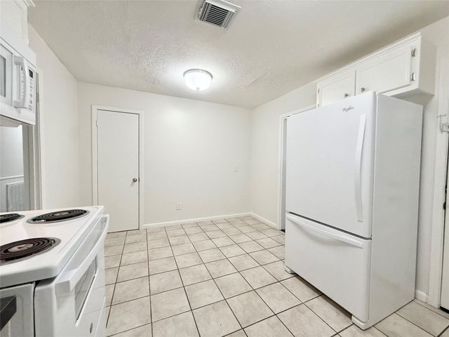 523 Wisteria Street, Lake Jackson, TX 77566