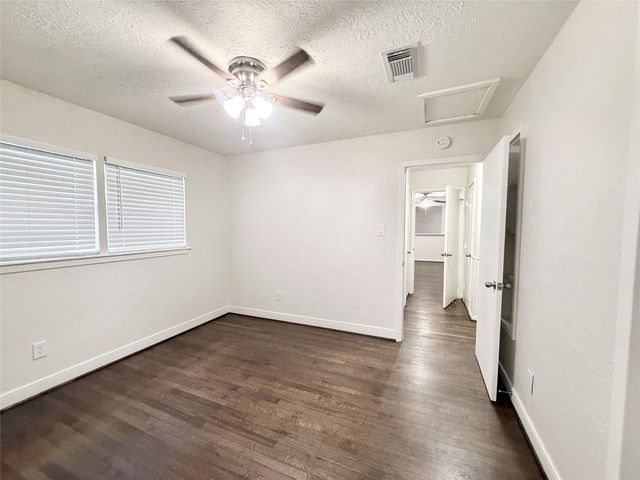 523 Wisteria Street, Lake Jackson, TX 77566