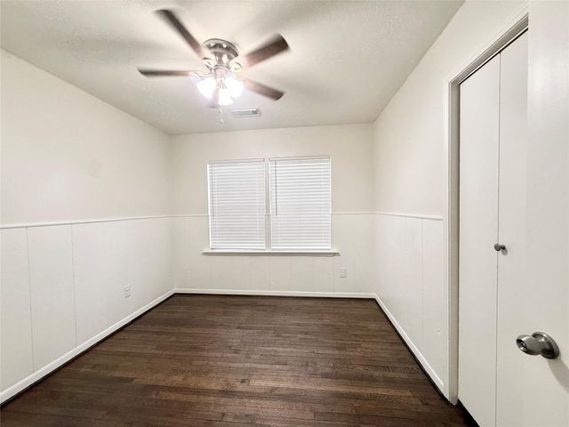 523 Wisteria Street, Lake Jackson, TX 77566