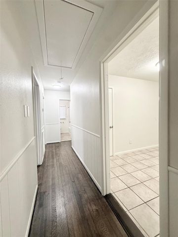 523 Wisteria Street, Lake Jackson, TX 77566