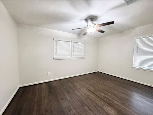 523 Wisteria Street, Lake Jackson, TX 77566