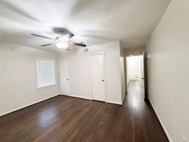 523 Wisteria Street, Lake Jackson, TX 77566