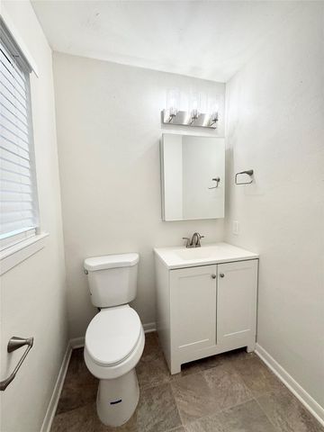 523 Wisteria Street, Lake Jackson, TX 77566