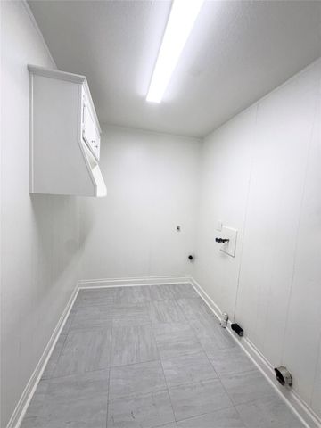 523 Wisteria Street, Lake Jackson, TX 77566