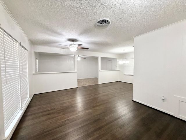 523 Wisteria Street, Lake Jackson, TX 77566