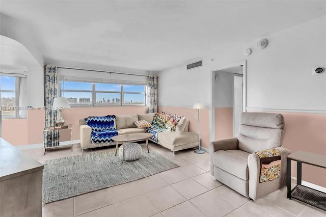 1881 Washington Ave 16H, Miami Beach, FL 33139