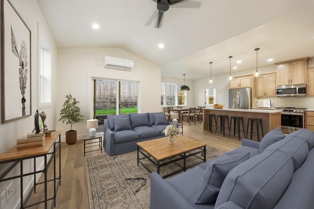 566 Coffee Lane, Ashland, OR 97520