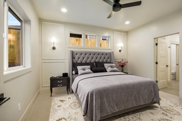 566 Coffee Lane, Ashland, OR 97520