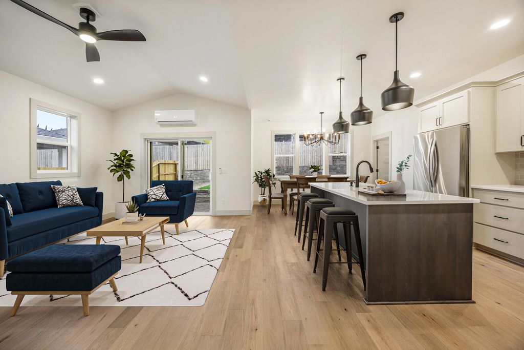 566 Coffee Lane, Ashland, OR 97520