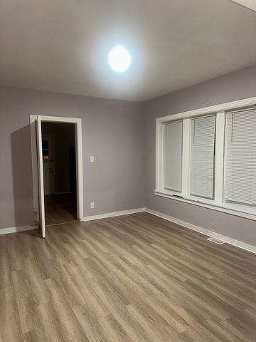 8017 S Saint Lawrence Avenue 1, Chicago, IL 60619