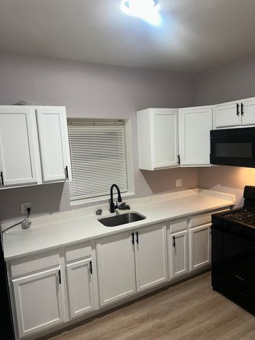 8017 S Saint Lawrence Avenue 1, Chicago, IL 60619