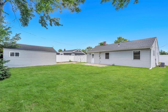 23 Kevin Lane, Bethpage, NY 11714