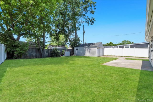 23 Kevin Lane, Bethpage, NY 11714