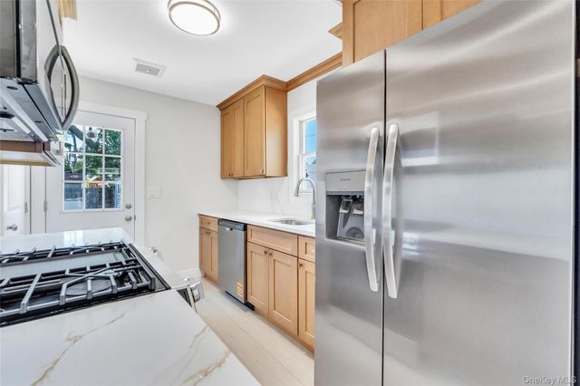 23 Kevin Lane, Bethpage, NY 11714