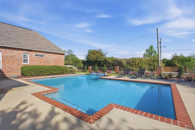 3728 Yorkshire Drive, Lake Charles, LA 70605