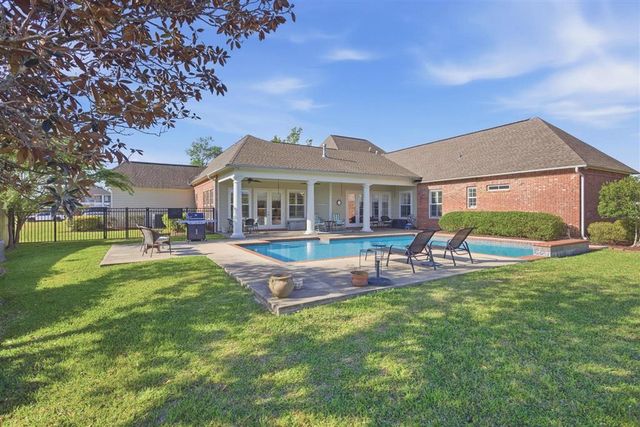 3728 Yorkshire Drive, Lake Charles, LA 70605