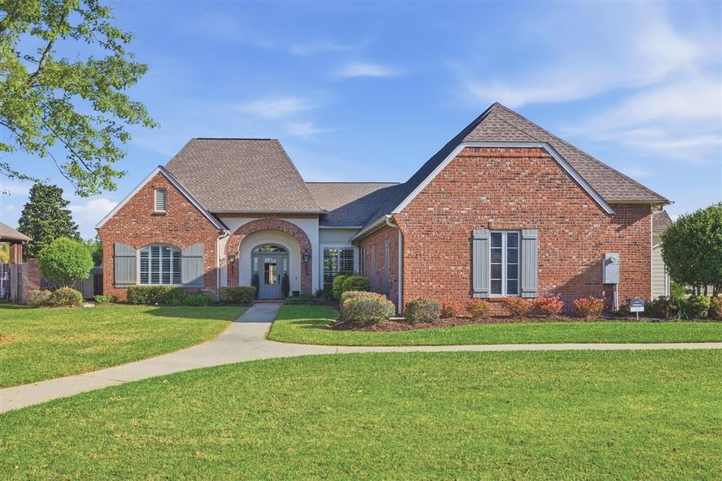 3728 Yorkshire Drive, Lake Charles, LA 70605