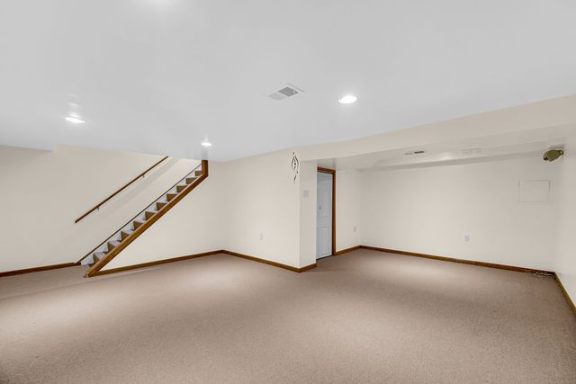 317 Lincoln Court C, Bloomingdale, IL 60108